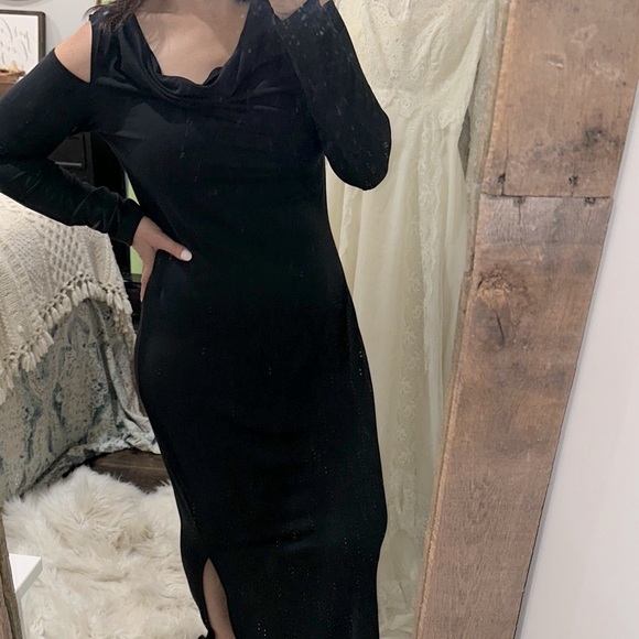 Kris Jenner Collection Elegant Black Cold Shoulder maxi Dress size medium - Picture 2 of 9